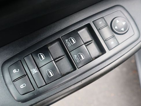Used 2019 Jeep Cherokee Trailhawk w/ Cold Weather Group AWD/4WD image 27