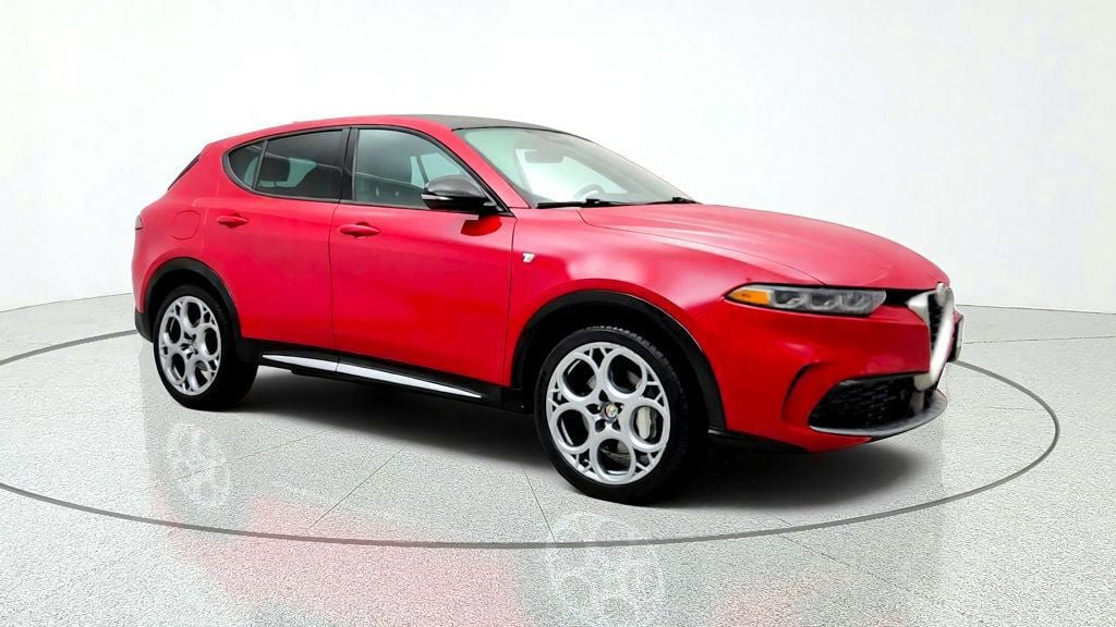 Used 2024 Alfa Romeo Tonale Ti w/ Premium Interior Package AWD/4WD image 3