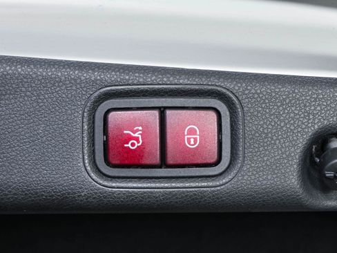 Used 2017 Mercedes-Benz E 300 image 31