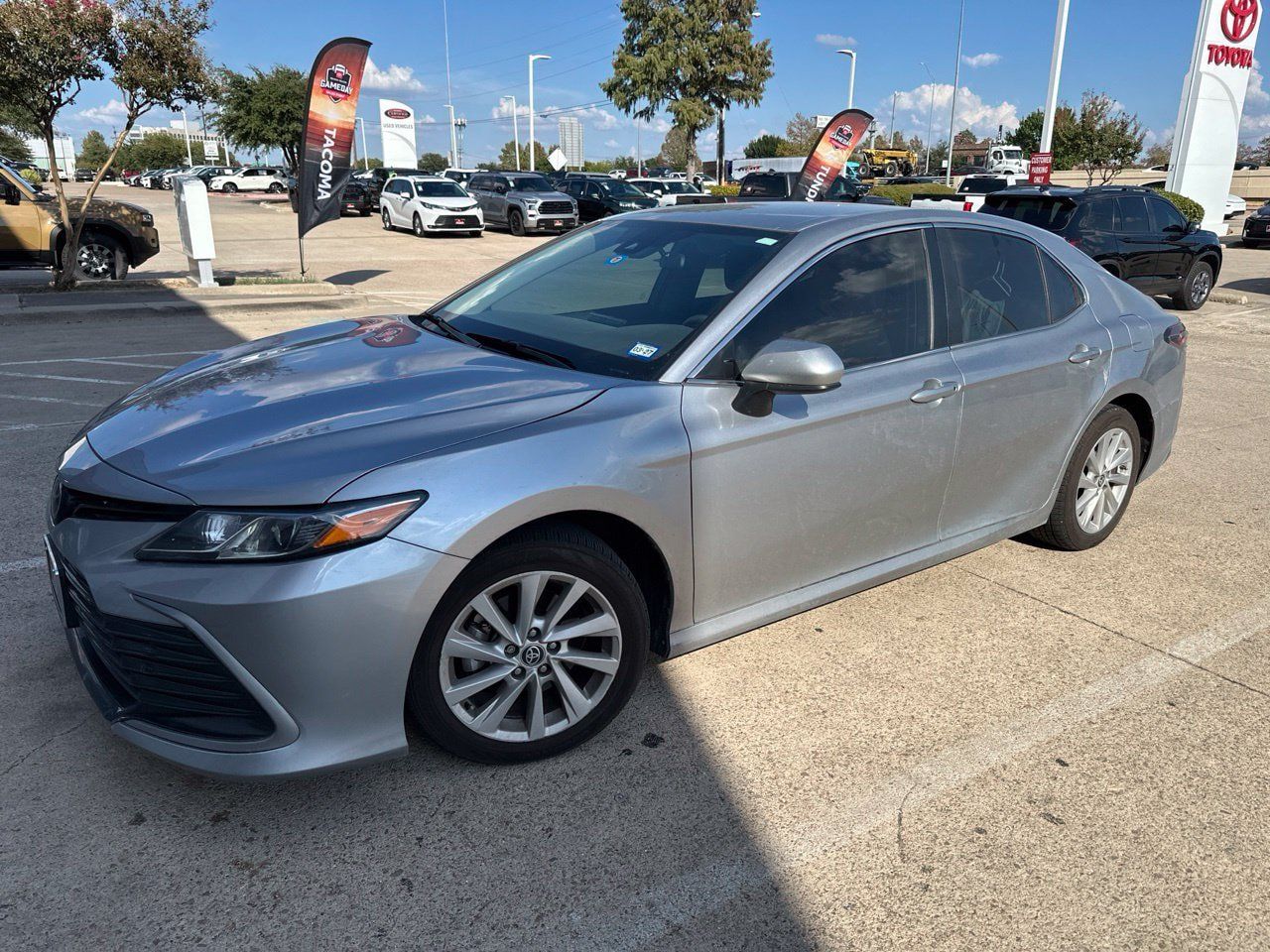 Used 2023 Toyota Camry LE FWD image 1