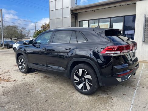 Used 2025 Volkswagen Atlas Cross Sport SE image 7