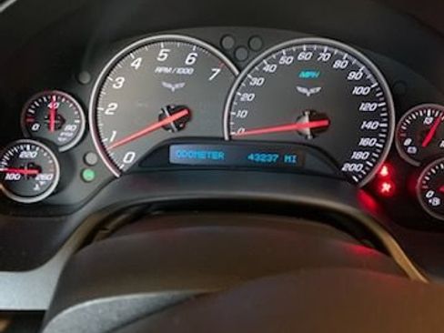 Used 2012 Chevrolet Corvette Grand Sport w/ 4LT Preferred Equipment Group RWD image 3