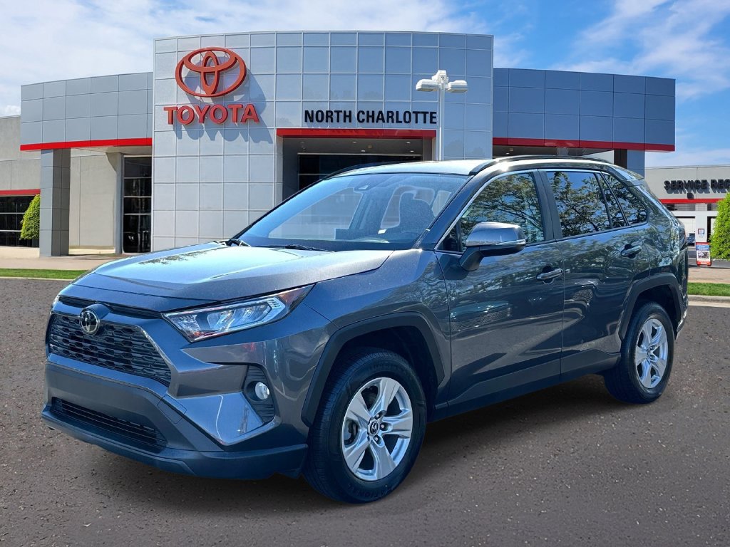 Used 2019 Toyota RAV4 XLE FWD image 3