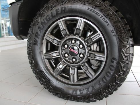 Certified 2024 GMC Sierra 1500 AT4X image 38