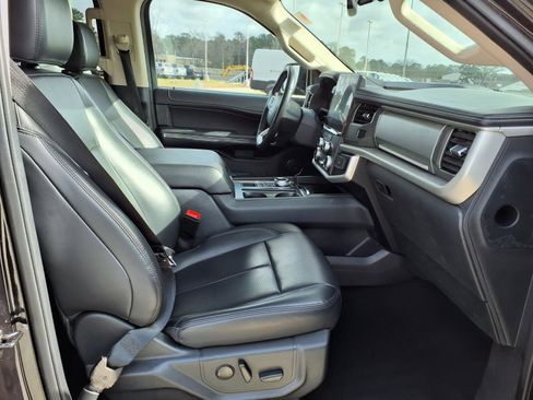 Used 2024 Ford Expedition Max XLT image 19