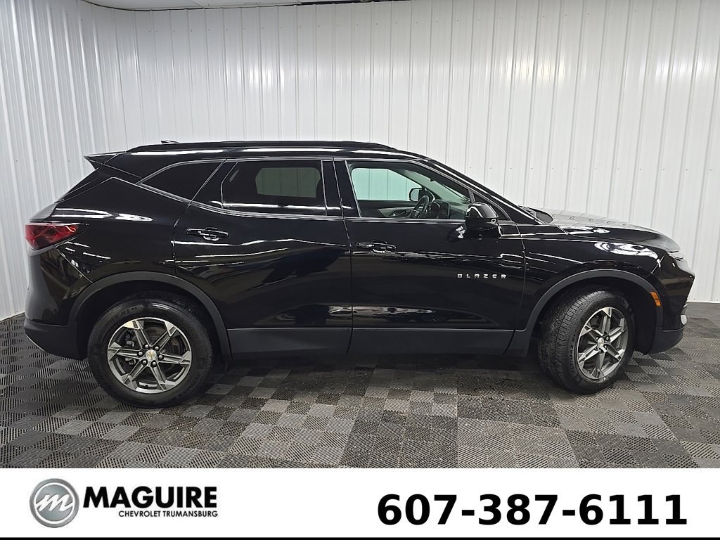 Used 2023 Chevrolet Blazer LT w/ Convenience Package AWD/4WD image 2