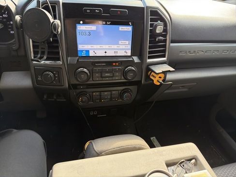 Used 2017 Ford F250 XLT w/ XLT Premium Package image 7