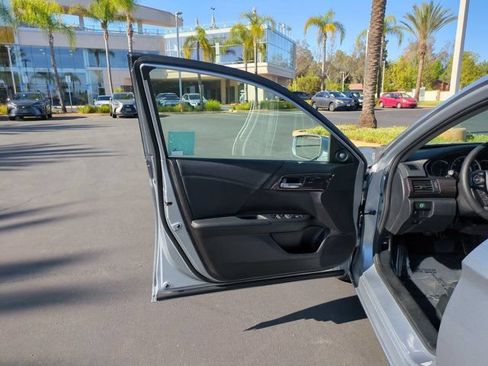 Used 2017 Honda Accord EX-L image 14