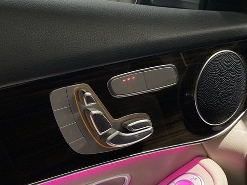 Used 2022 Mercedes-Benz GLC 300 w/ Premium Package Lite image 10