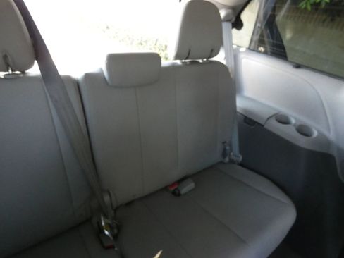 Used 2017 Toyota Sienna XLE image 42