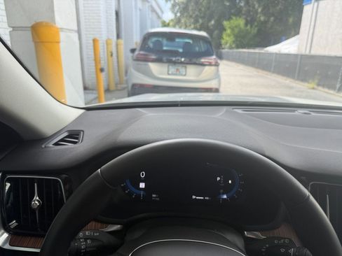 Used 2025 Volvo V60 B5 Cross Country Plus image 34