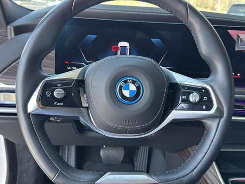 Certified 2024 BMW i7 xDrive60 w/ Executive Package AWD/4WD image 18