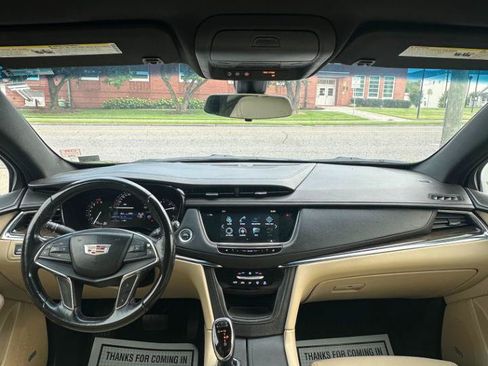 Used 2018 Cadillac XT5 FWD image 23