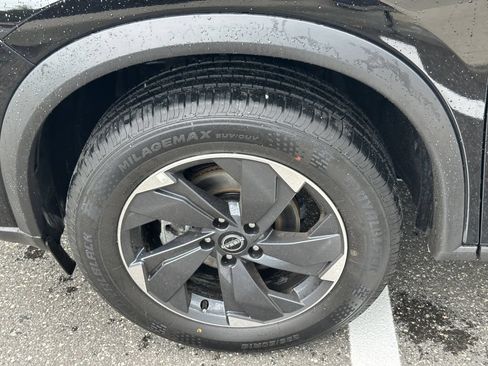 Certified 2025 Nissan Rogue SV AWD/4WD image 11