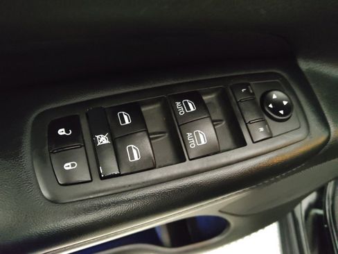 Used 2020 Jeep Grand Cherokee Laredo RWD image 27