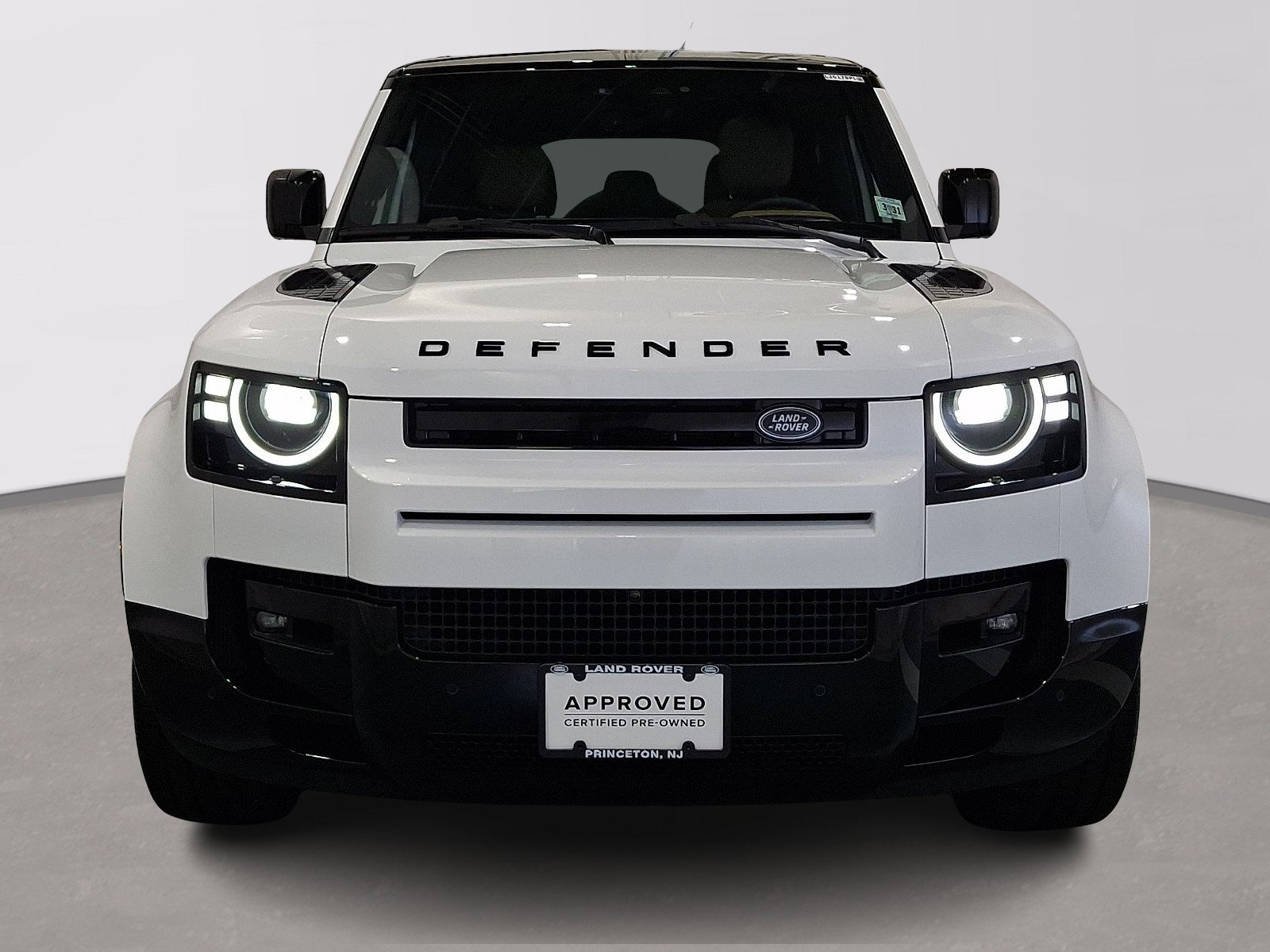 Certified 2026 Land Rover Defender 110 X-Dynamic SE AWD/4WD image 2