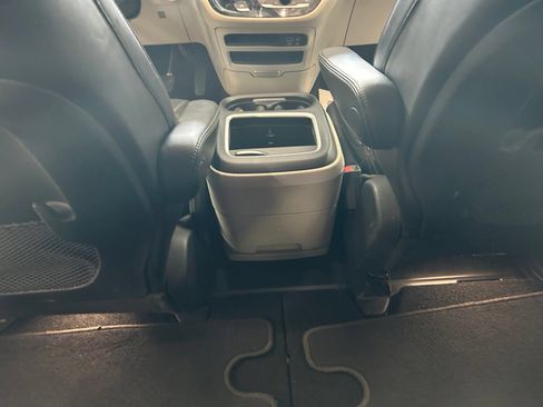 Used 2020 Chrysler Pacifica Limited FWD image 25