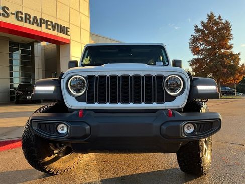 Used 2025 Jeep Wrangler Unlimited Rubicon image 4