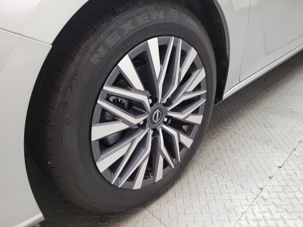 Used 2024 Nissan Altima 2.5 SV FWD image 31