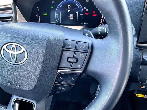 Used 2025 Toyota Camry SE FWD image 24