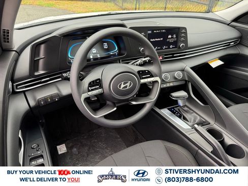 New 2026 Hyundai Elantra SE image 2
