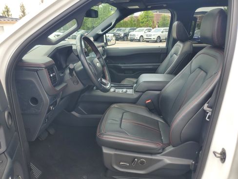 Used 2024 Ford Expedition Limited AWD/4WD image 12