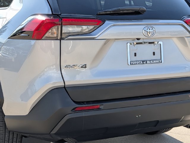 Used 2024 Toyota RAV4 XLE FWD image 8