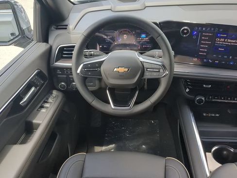 Used 2025 Chevrolet Tahoe Premier w/ LPO, Illumination Package RWD image 16