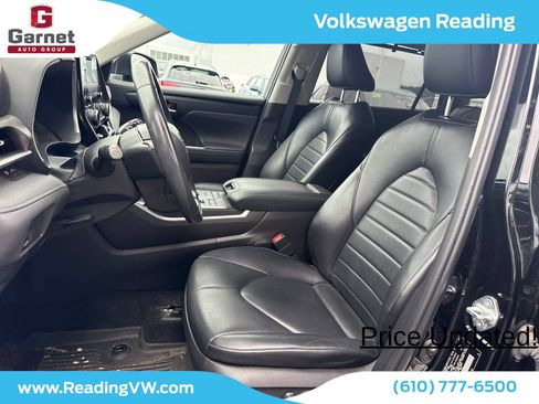 Used 2022 Toyota Highlander XLE AWD/4WD image 11