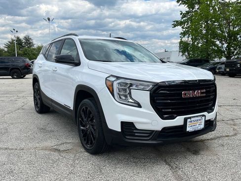 Certified 2023 GMC Terrain SLE w/ Driver Convenience Package AWD/4WD image 4