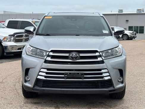 Used 2019 Toyota Highlander Limited Platinum AWD/4WD image 3