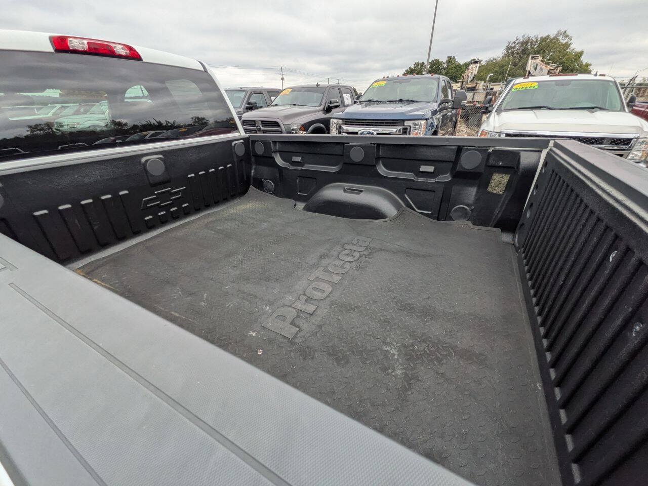 Used 2018 Chevrolet Silverado 1500 LT w/ All Star Edition AWD/4WD image 11