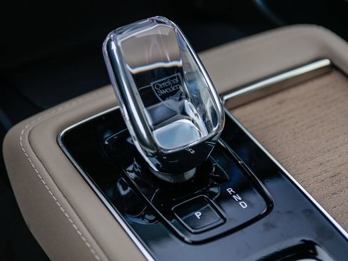 Certified 2025 Volvo XC90 B5 Plus image 26