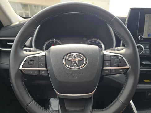 Certified 2025 Toyota Highlander XLE FWD image 24