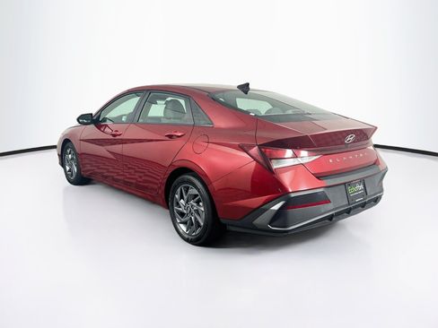 Used 2024 Hyundai Elantra SEL FWD image 5