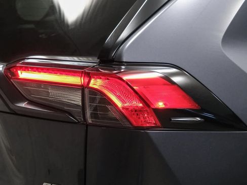 Used 2023 Toyota RAV4 SE image 5