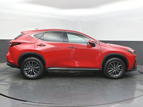 Used 2025 Lexus NX 250 FWD w/ Towing Package (2000 Lbs) image 10