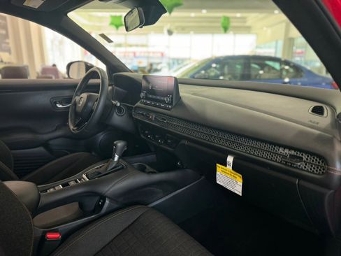 Used 2025 Honda HR-V Sport image 19