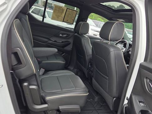 Used 2023 Chevrolet Traverse Premier FWD image 15