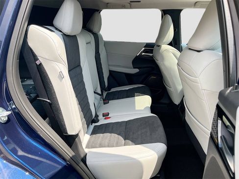 New 2025 Mitsubishi Outlander SE image 29