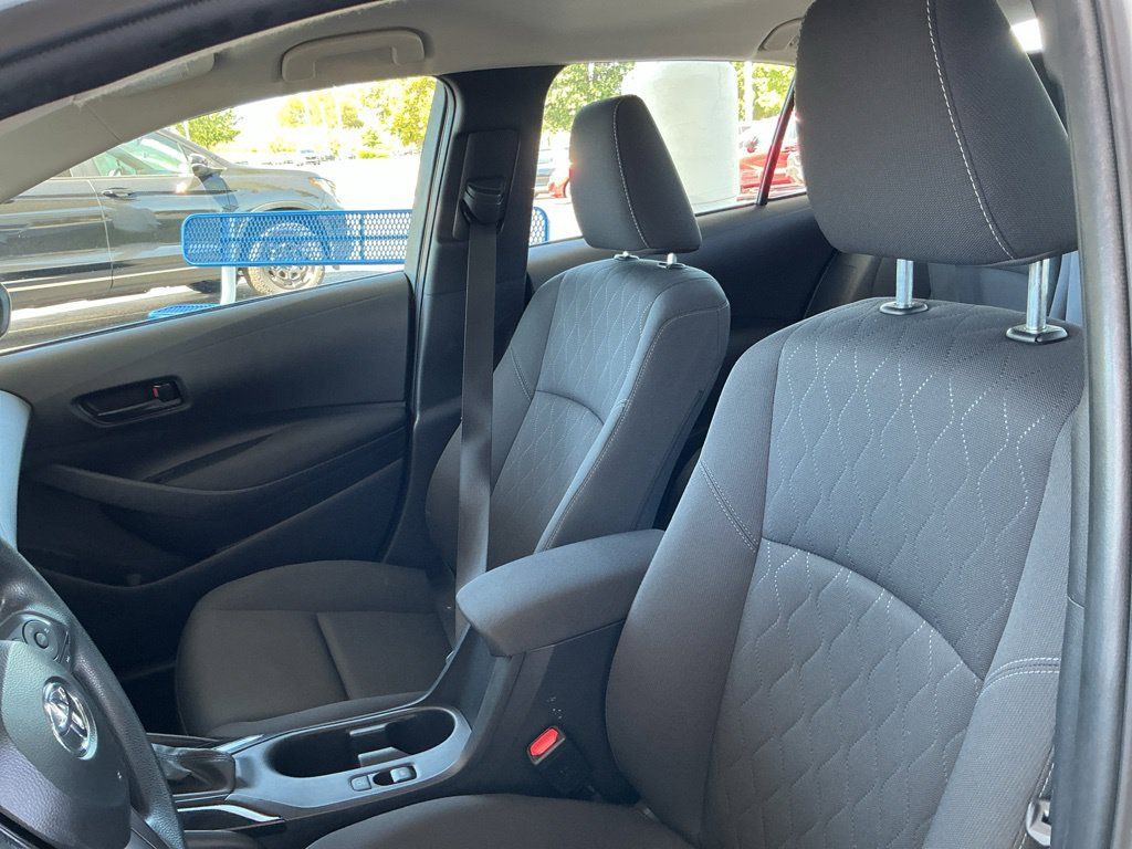 Used 2025 Toyota Corolla LE FWD image 18