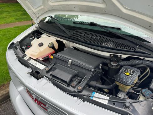 Used 2000 GMC Savana 3500 Extended Passenger RWD image 38