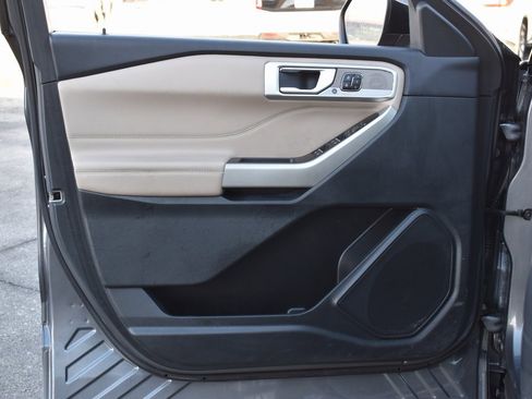 Used 2023 Ford Explorer Limited w/ Equipment Group 301A image 8