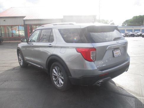 Used 2024 Ford Explorer Limited image 3