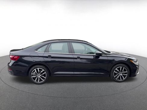 Used 2025 Volkswagen Jetta SE FWD image 16