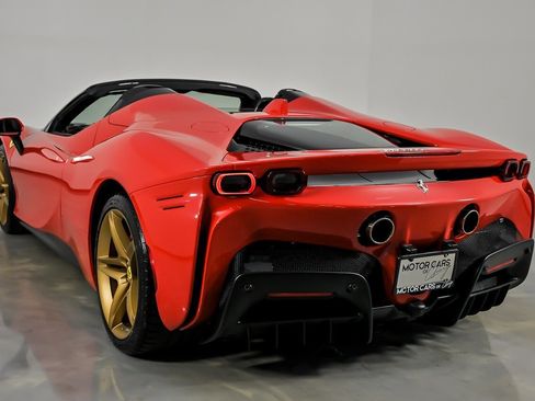 Used 2022 Ferrari SF90 Spider image 10