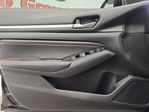 Used 2023 Nissan Altima 2.5 SR image 8