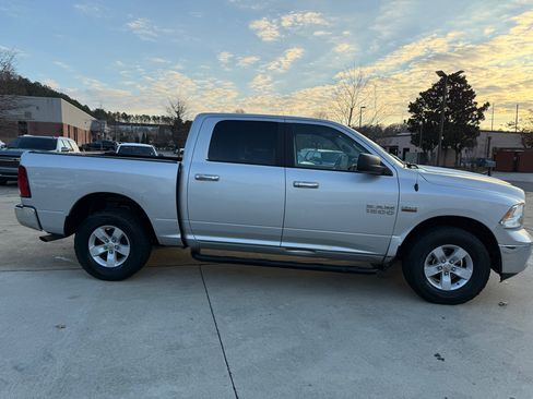 Used 2017 RAM 1500 Classic SLT image 6