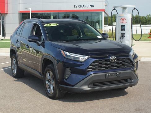 Used 2024 Toyota RAV4 XLE FWD image 2