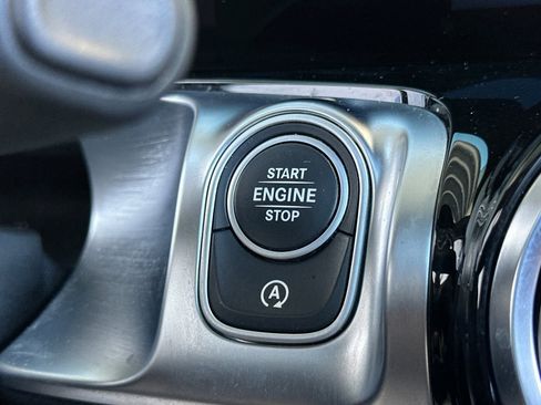 Used 2024 Mercedes-Benz GLB 250 4MATIC image 33